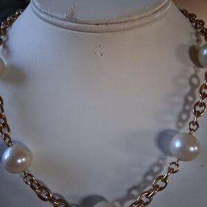 Elegant Gold and Cream Necklace